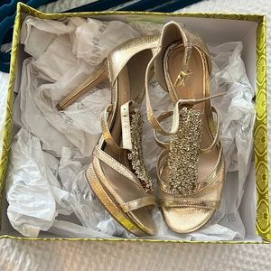Gianni Bini gold pumps, size 8!